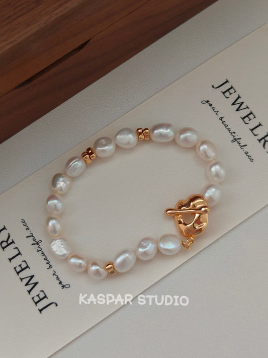 Demure Pearl Bracelet