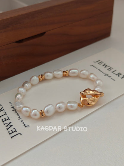 Demure Pearl Bracelet