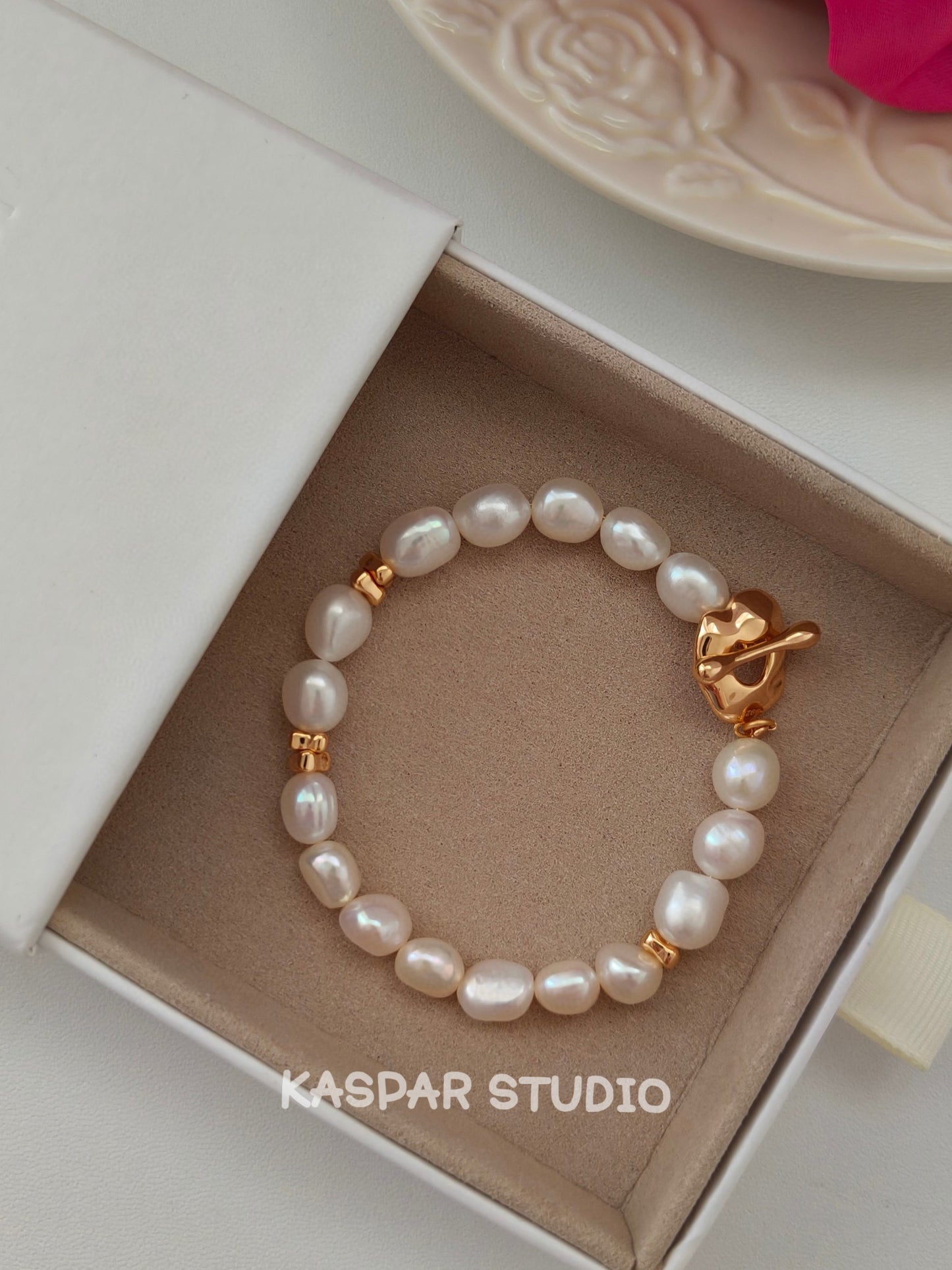 Demure Pearl Bracelet