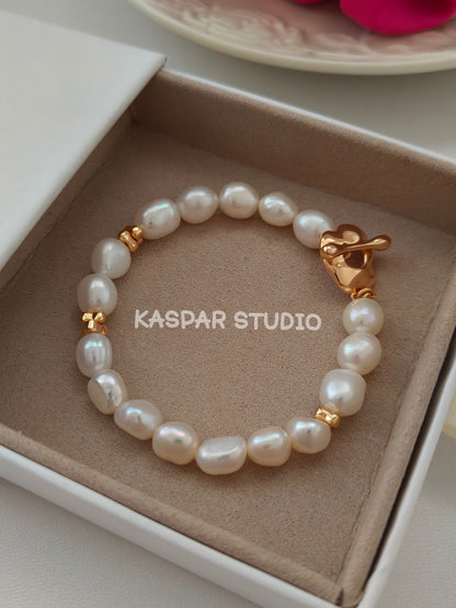 Demure Pearl Bracelet