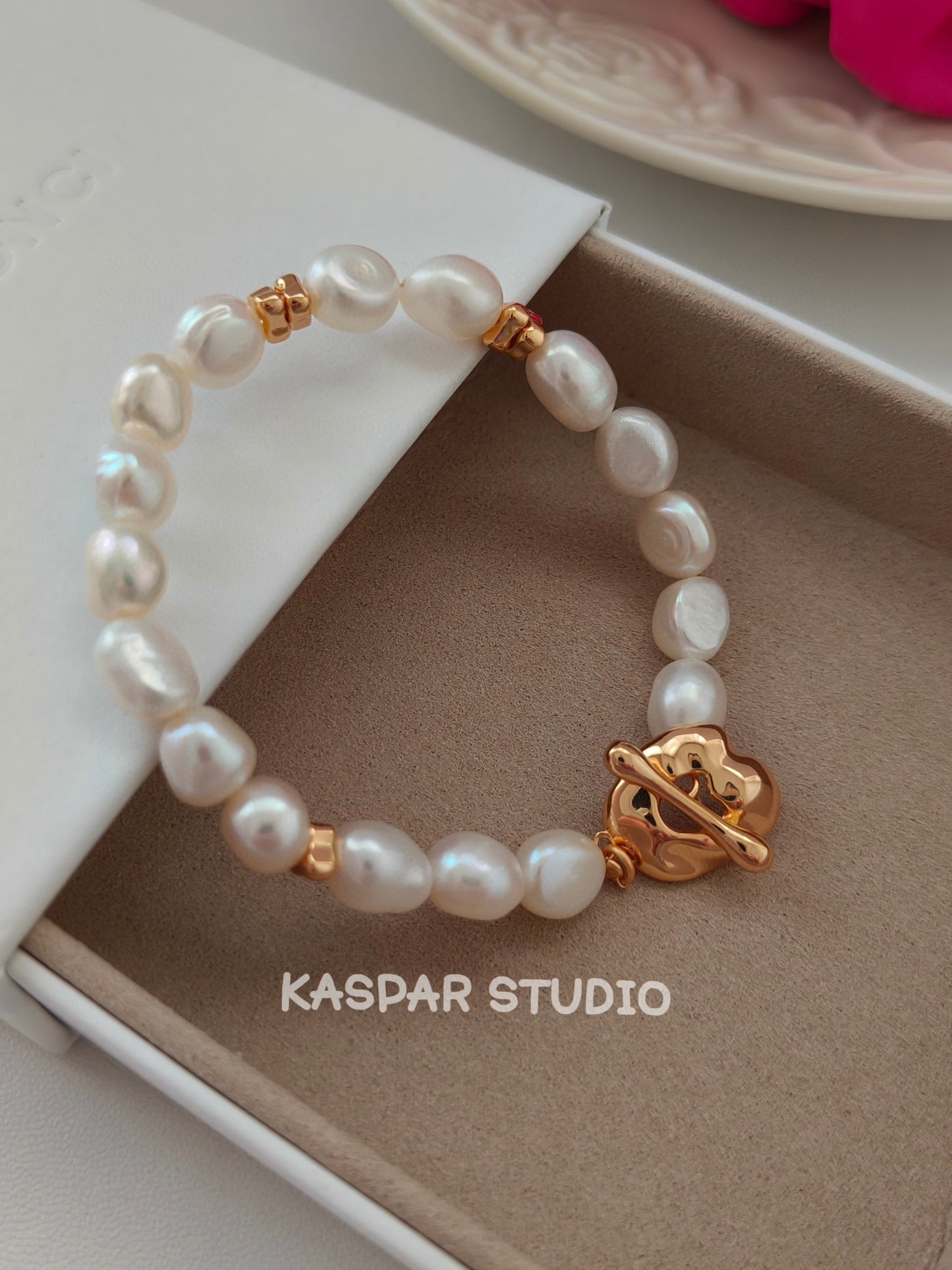 Demure Pearl Bracelet