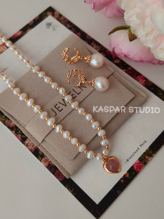 Demure Charm Pearl necklace