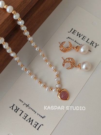 Demure Charm Pearl necklace