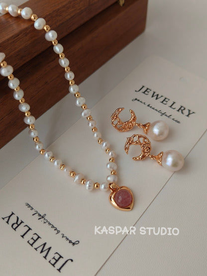 Demure Charm Pearl necklace